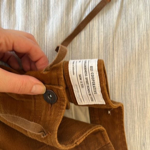 Men’s REI joggers with drawstring and zipper. - Picture 2 of 3